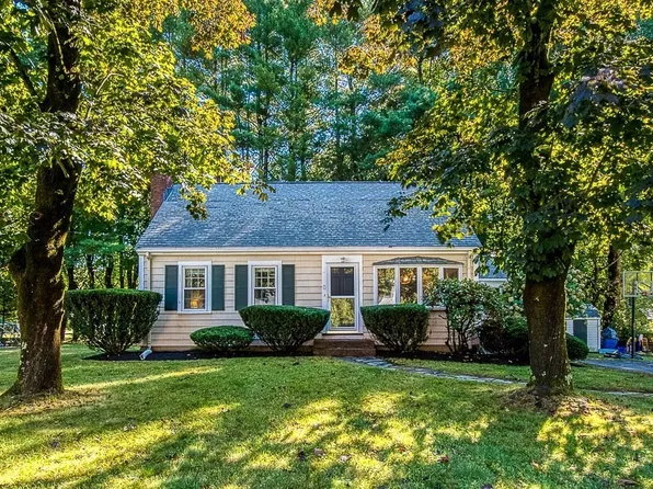8 Morningside Dr, Walpole, MA 02081