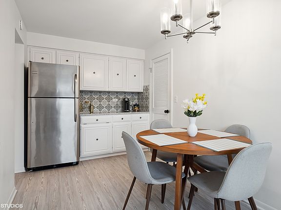 5th image of 6855 N Northwest Hwy APT 3D