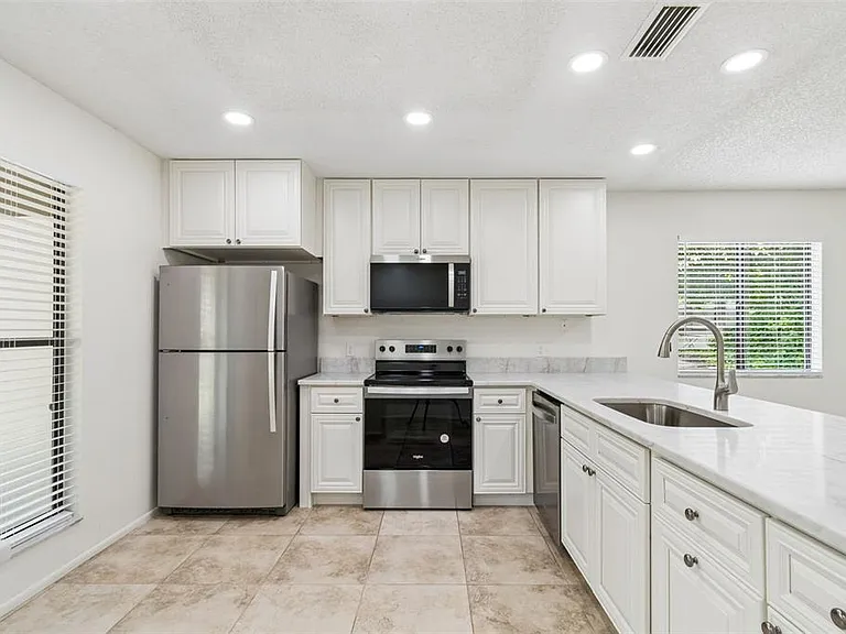 2945 Grovewood Blvd #A — Photo 11