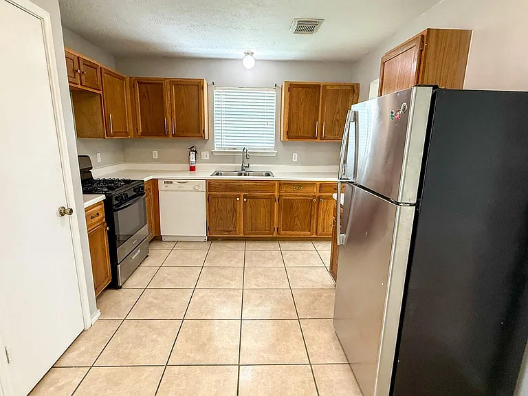 503 Willow West Dr — Photo 6