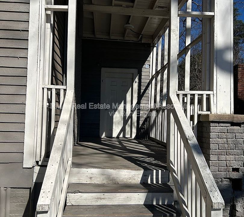 1st image of 631 W Poplar St #D
