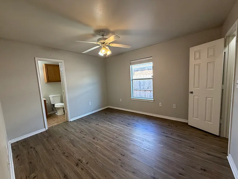 706 N Englewood Ave #A — Photo 11