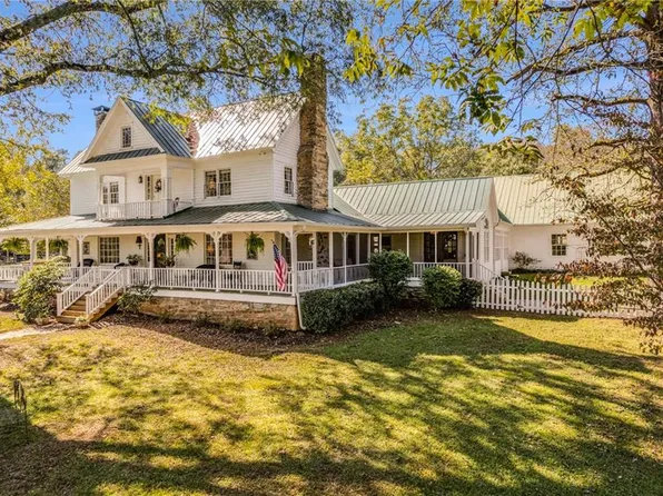 1157 Etowah River Rd, Dawsonville, GA 30534