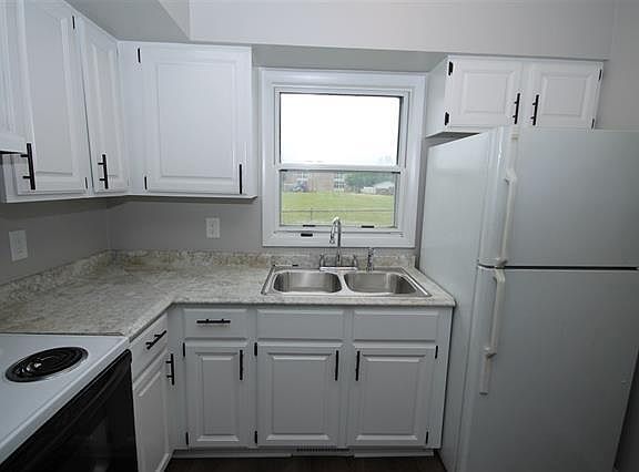 3rd image of 49 W 11th St