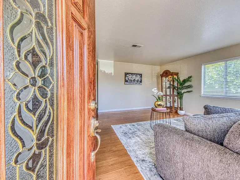 312 Grace Cir — Photo 4