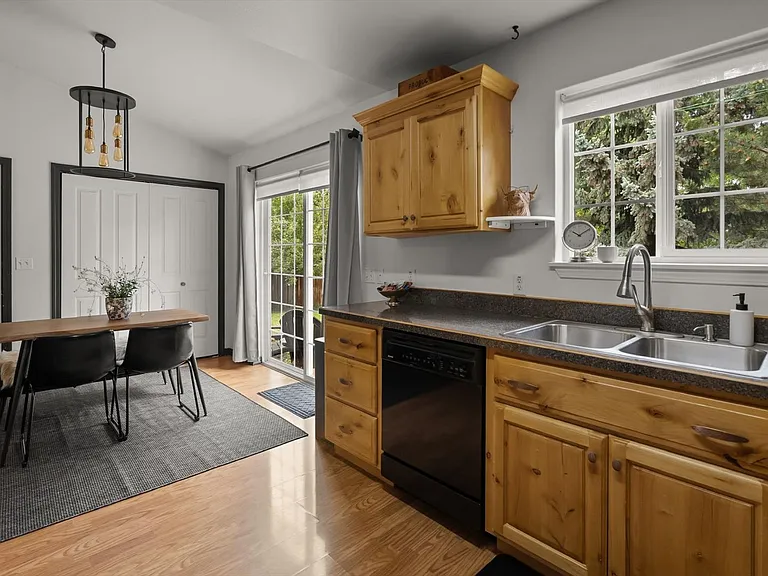 11 Karen Rd — Photo 38