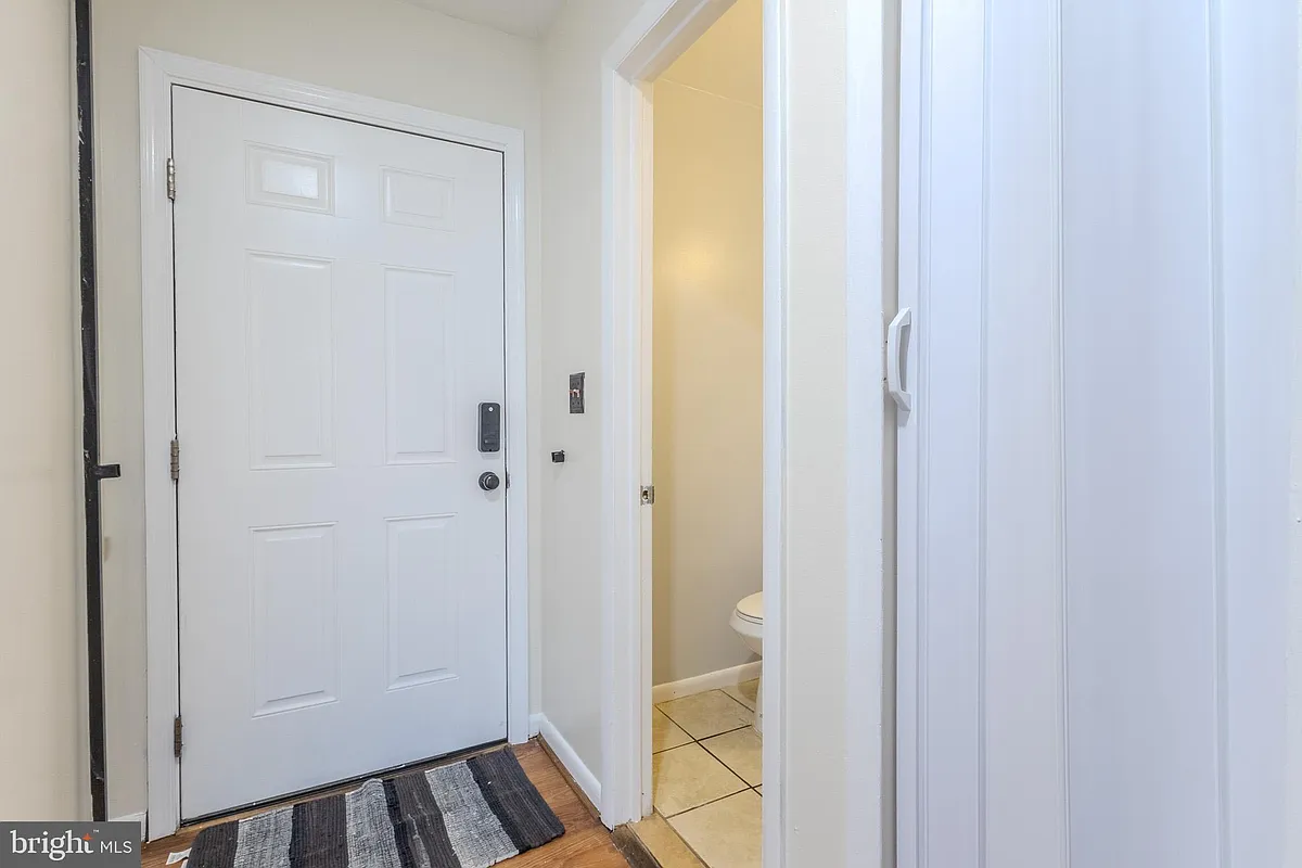 Building Photo - 398 Harry S Truman Dr #270