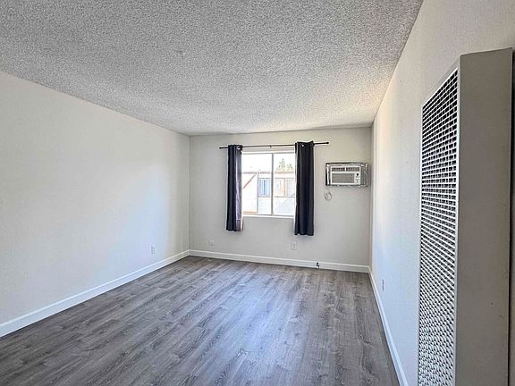 4th image of 18530 Hatteras St Unit 330
