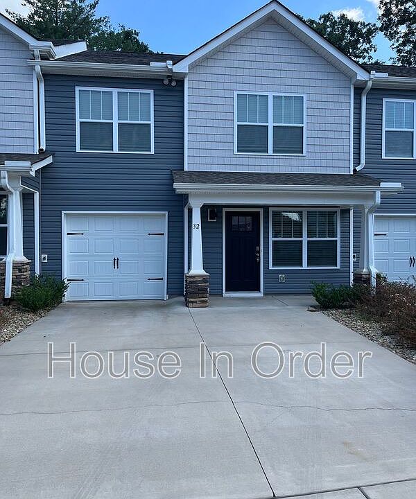 1st image of 32 Malcolm Ct