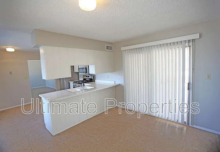 3832 W Acapulco Ln — Photo 11