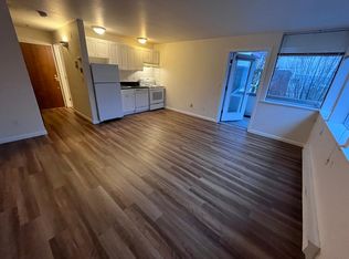 802 N 43rd St APT 302, Seattle, WA 98103