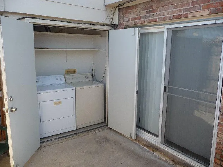 2306 Wales Cir #B — Photo 4