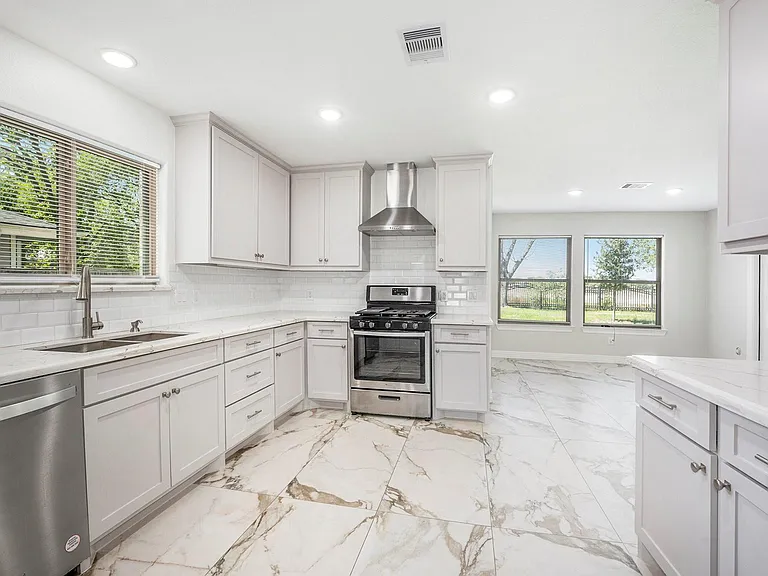 7711 Antoine Dr — Photo 13