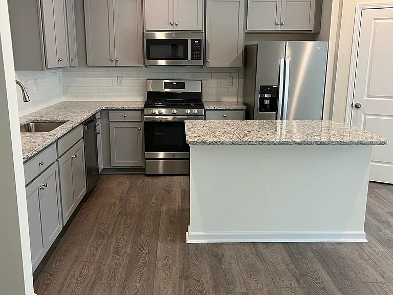 760 Earhart St NW — Photo 2