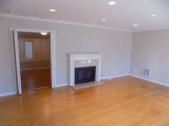5th image of 2111 Oakley Ave