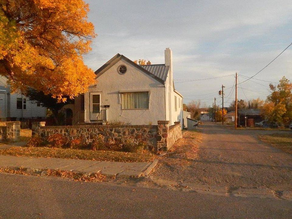 1st image of 725 1st St N