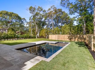 1 Lynnwood Ct, Hampton Bays, NY 11946