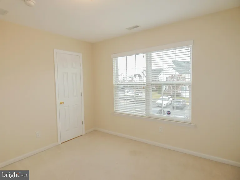 2105 Lexington Mews — Photo 37