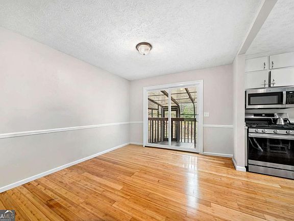 4th image of 5121 Heather Rd SE