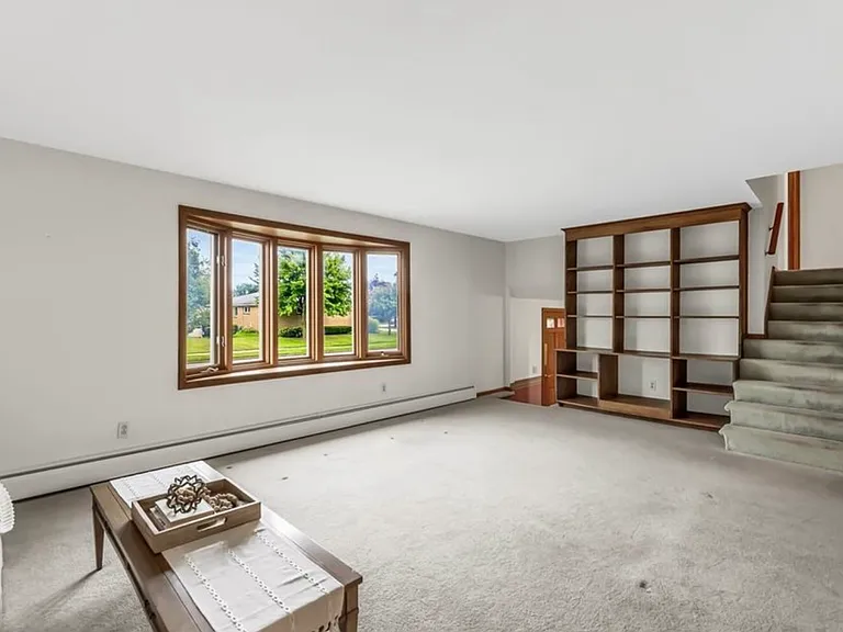 10 Kingston Ln — Photo 10