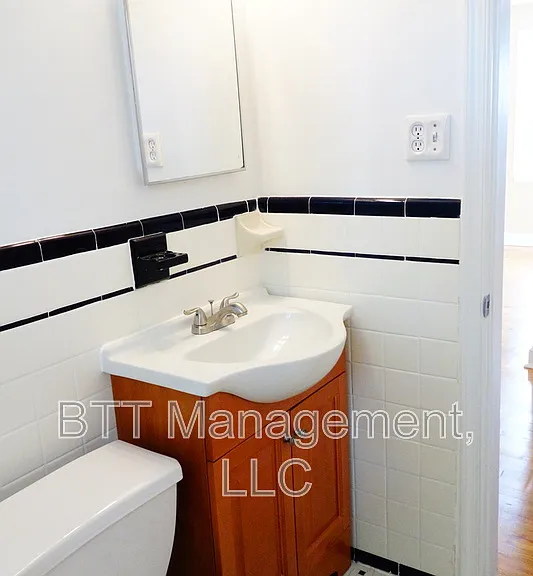 8405 Greenwood Ave #2 — Photo 28