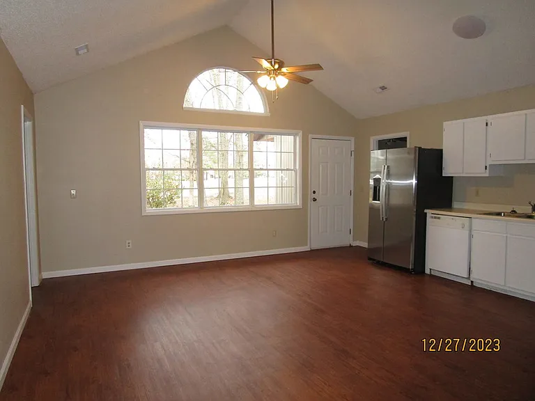 50 Parkplace Dr — Photo 4
