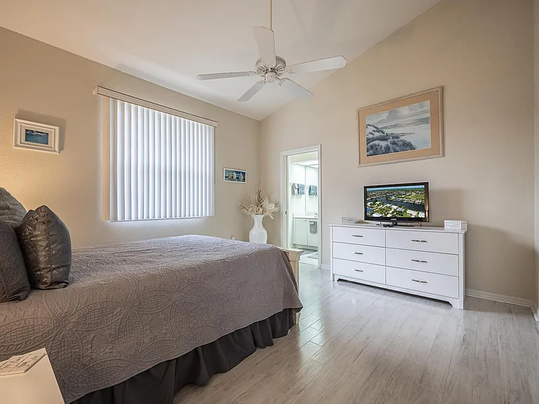 4412 SW 26th Ave — Photo 26
