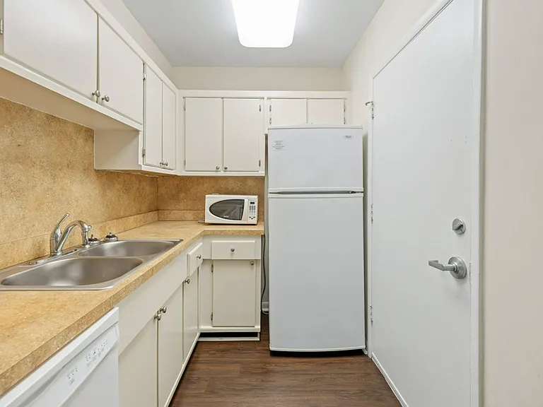 302 E Georgia St — Photo 20