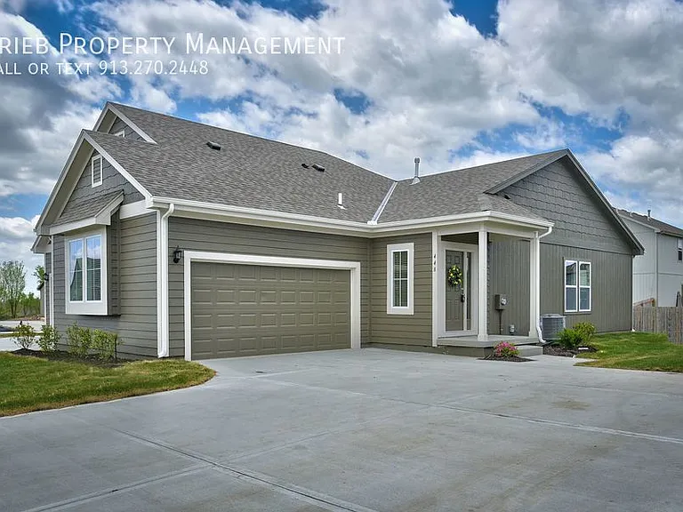 584 S Poplar St — Photo 41