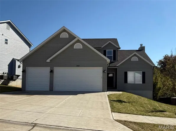 302 Wolf Pack Dr, Imperial, MO 63052