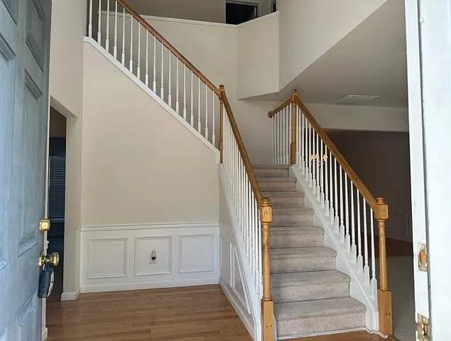 4 bed, 2.5 bath, 2350 sqft, $2,500 — Photo 4