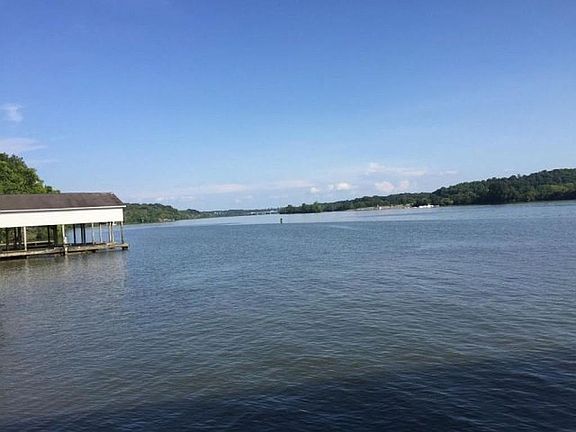 2nd image of 523 Valley Dr