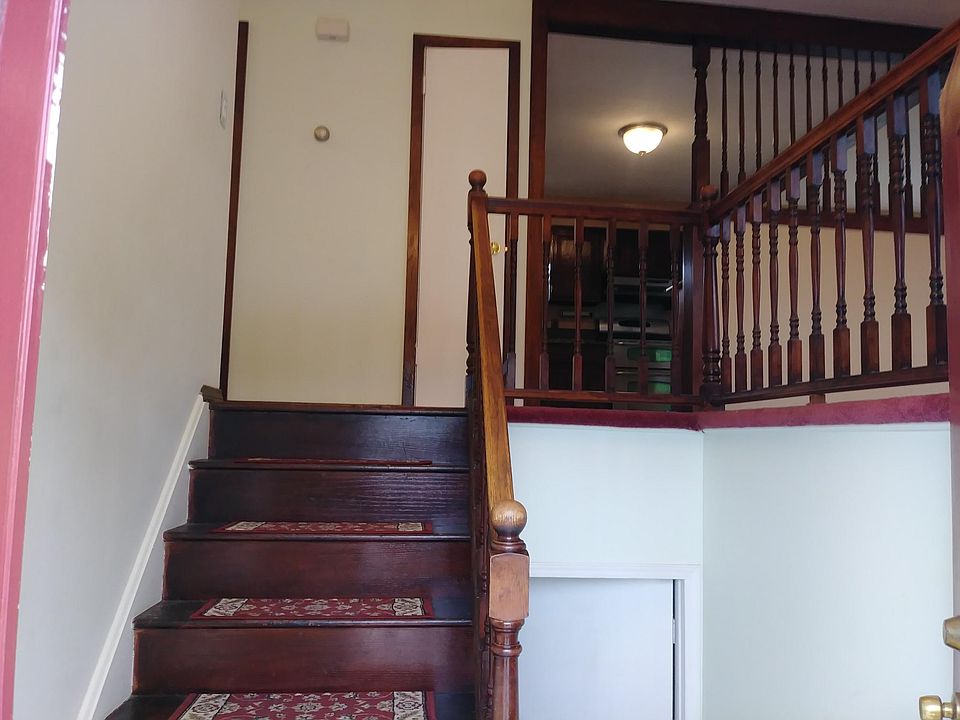 1st image of 774 E Meadow Ave