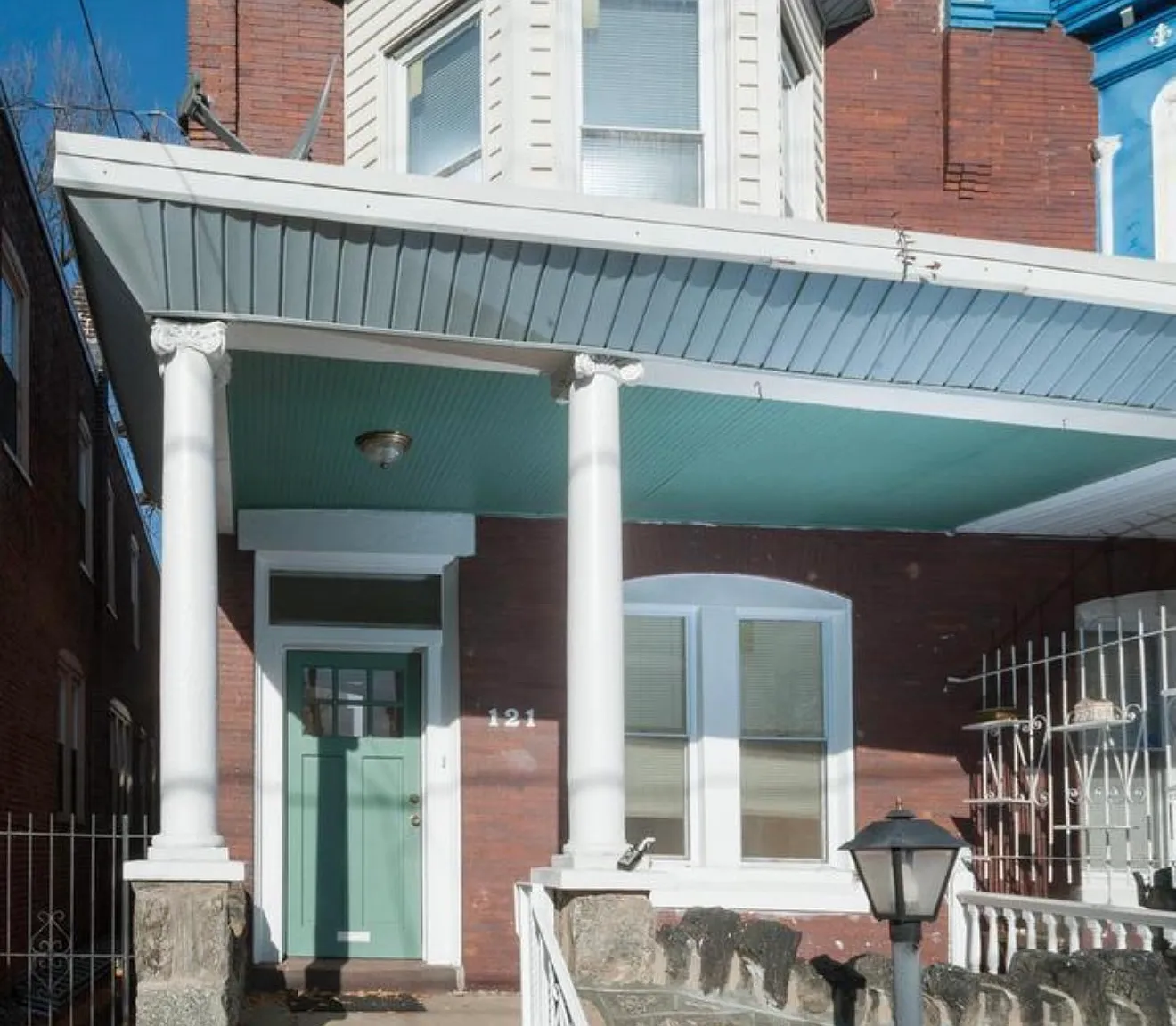 4 bed, 1.5 bath, 2422 sqft, $2,395 — Photo 1