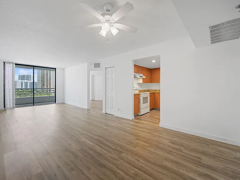 3300 NE 192nd St #915 — Photo 19
