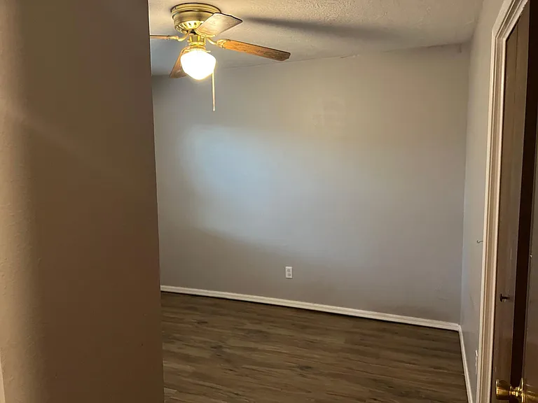 2411 SW 102nd St — Photo 3