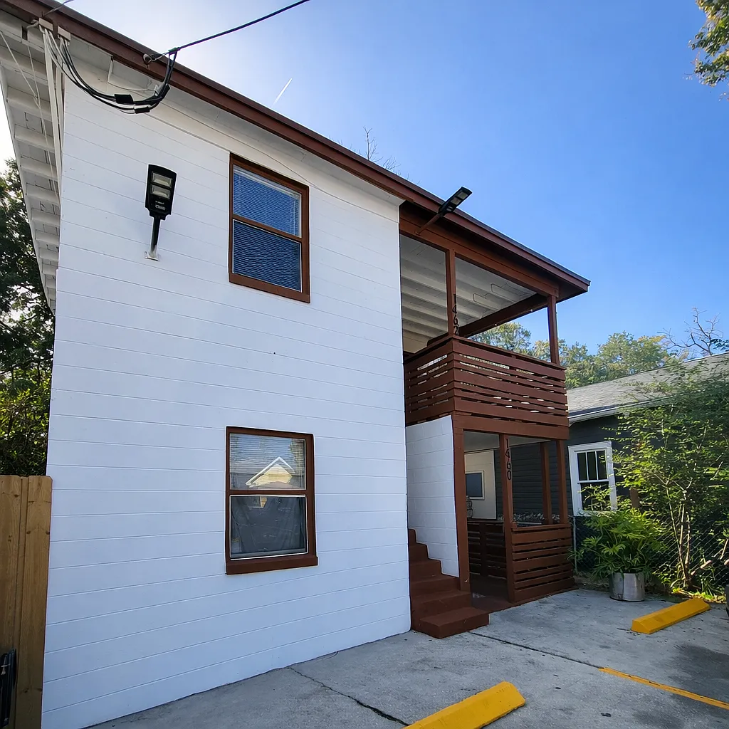 Building Photo - 1460 W 5th St #1