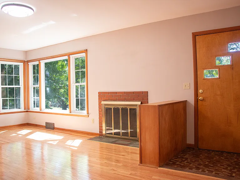 216 N Church St — Photo 4