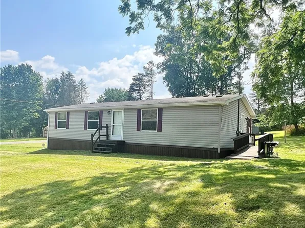 1110 Edwin Dr, New Castle, PA 16101