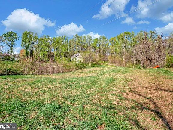 3rd image of 1588 Mountain View Rd