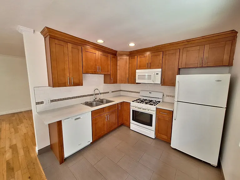 1515 S Beverly Glen Blvd #4 — Photo 3