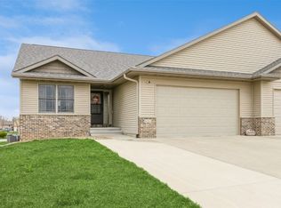402 Prairie Hill Dr, Atkins, IA 52206