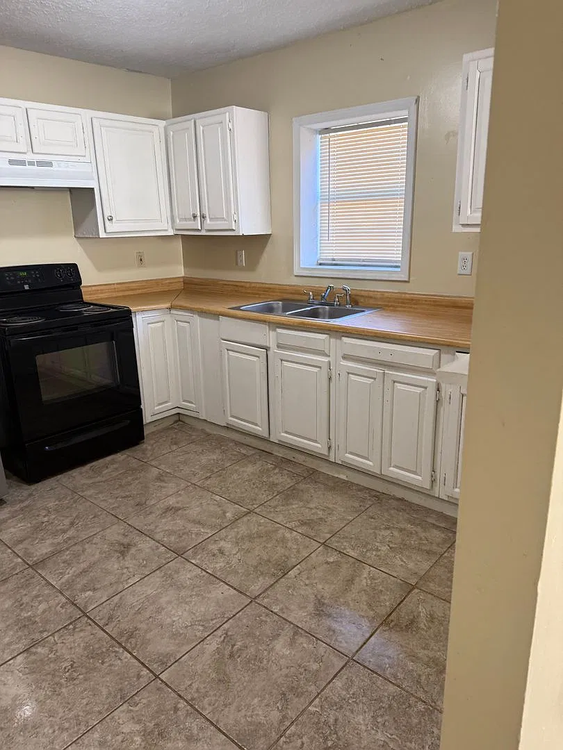 Oak Ridge 37830 - 2 bedroom, 1 bath apartment - Contact Lisa Vineyard — Photo 4