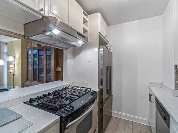 400 East 70th Street image 6 of 20