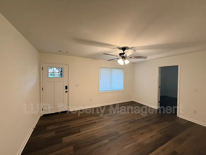 3 bed, 2.0 bath, 1325 sqft, $1,450 — Photo 3