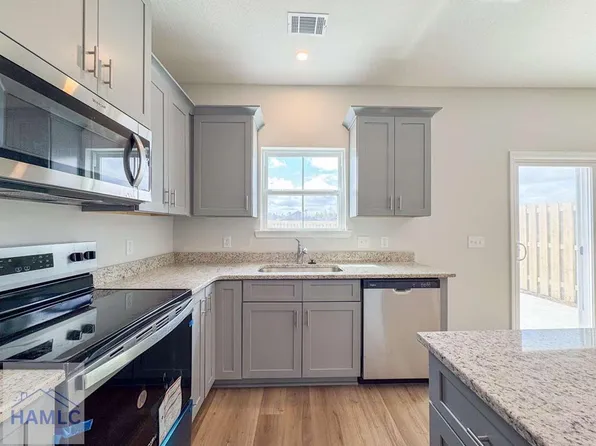 35 Beaumont Dr, Hinesville, GA 31313