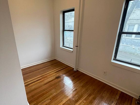 5th image of 2921 21st Ave #11