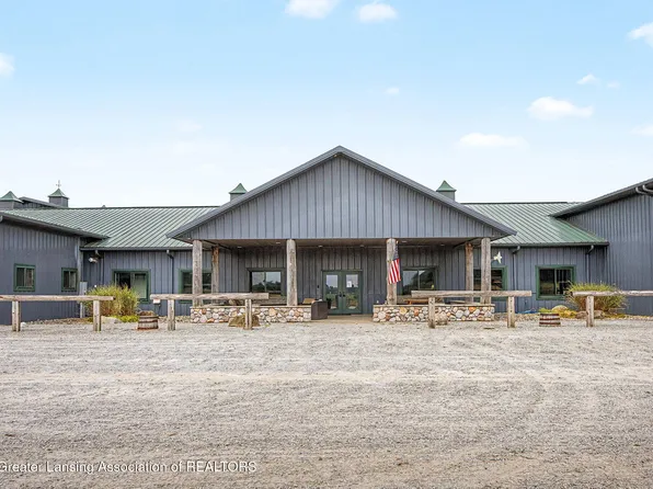 2591 S Ramshorn Dr, Fremont, MI 49412