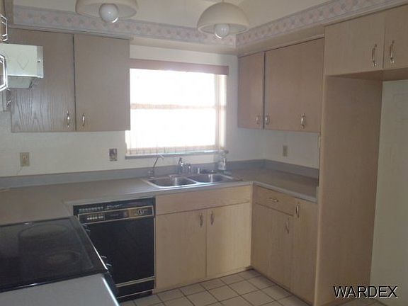 4th image of 3335 Hilldale Dr