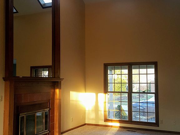 5th image of 548 Kensington Dr